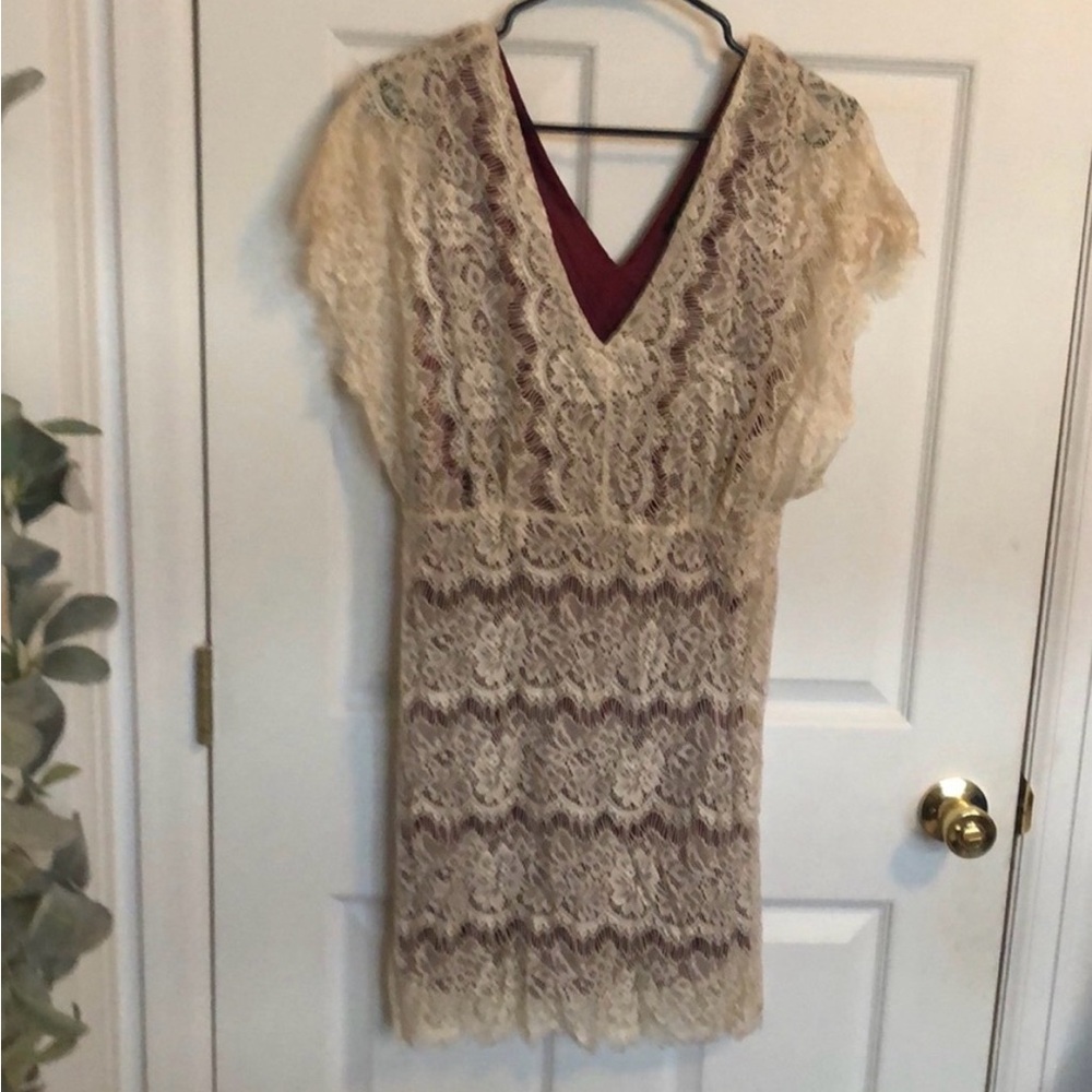 213 BY MICHELLE KIM Lace Overlay V-Neck Dress in Cream and Burgundy, EUC (PM-33)